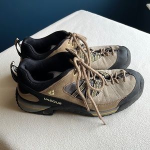 Vasque hiking shoes size 8